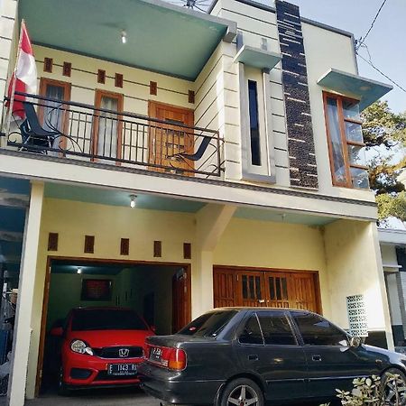 Homestay Agriya Lubis Banjarnegara Exterior photo